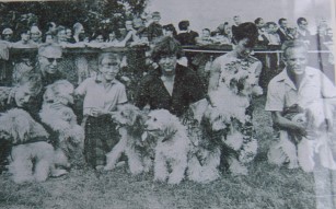 Danuta Hryniewicz mit Domka z Kordegardy (links)